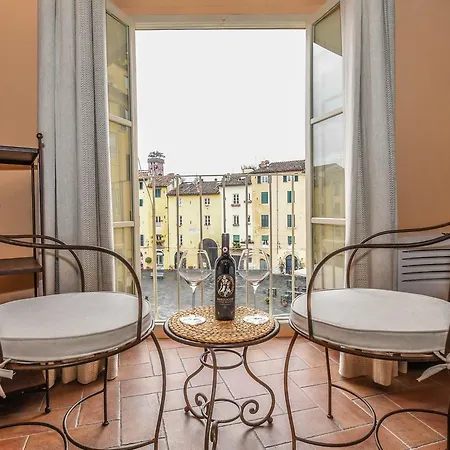 Micheli Anfiteatro Square Affittacamere Lucca